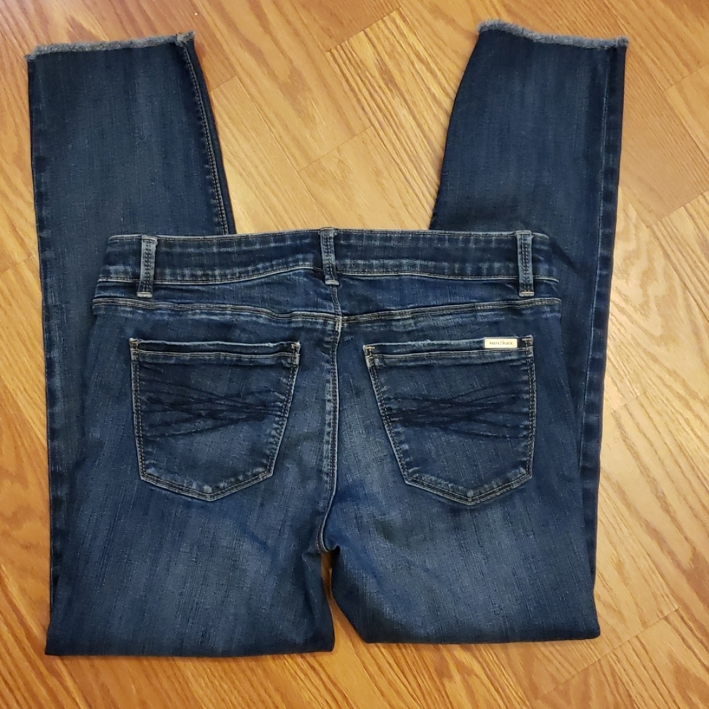 ⭐SALE⭐ WHBM slim crop jeans